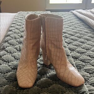 Elegant Croc-Embossed Cream Ankle Boots - Sam Edelman